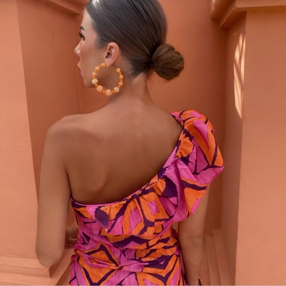 ❌️SOLD❌️ASYMMETRIC PRINTED RUFFLED TOP SIZE M - Picture 4 of 7